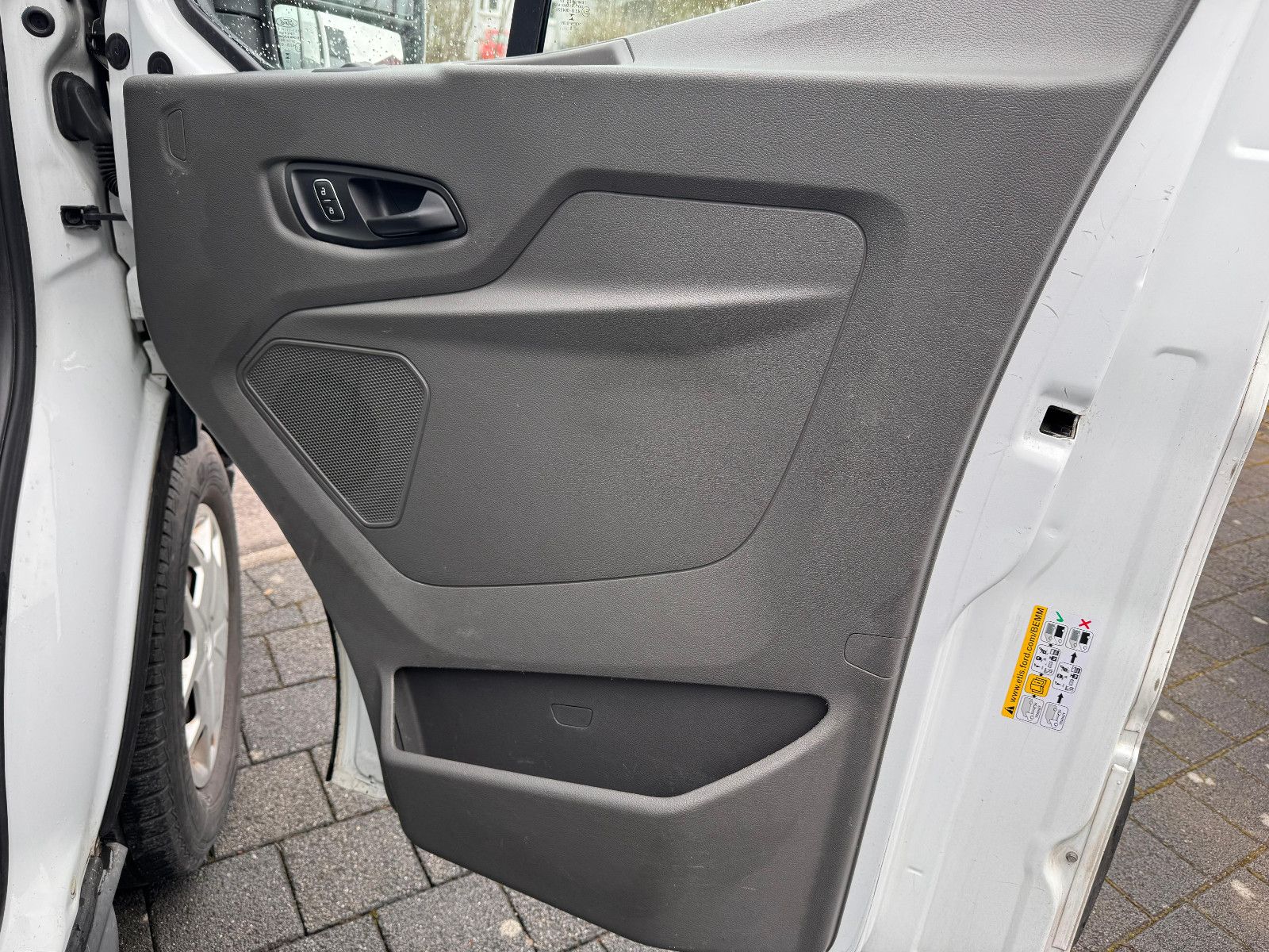 Fahrzeugabbildung Ford Transit 350 L3H2 *'ROLLSTULL LADERAMPE*9-SITZE*