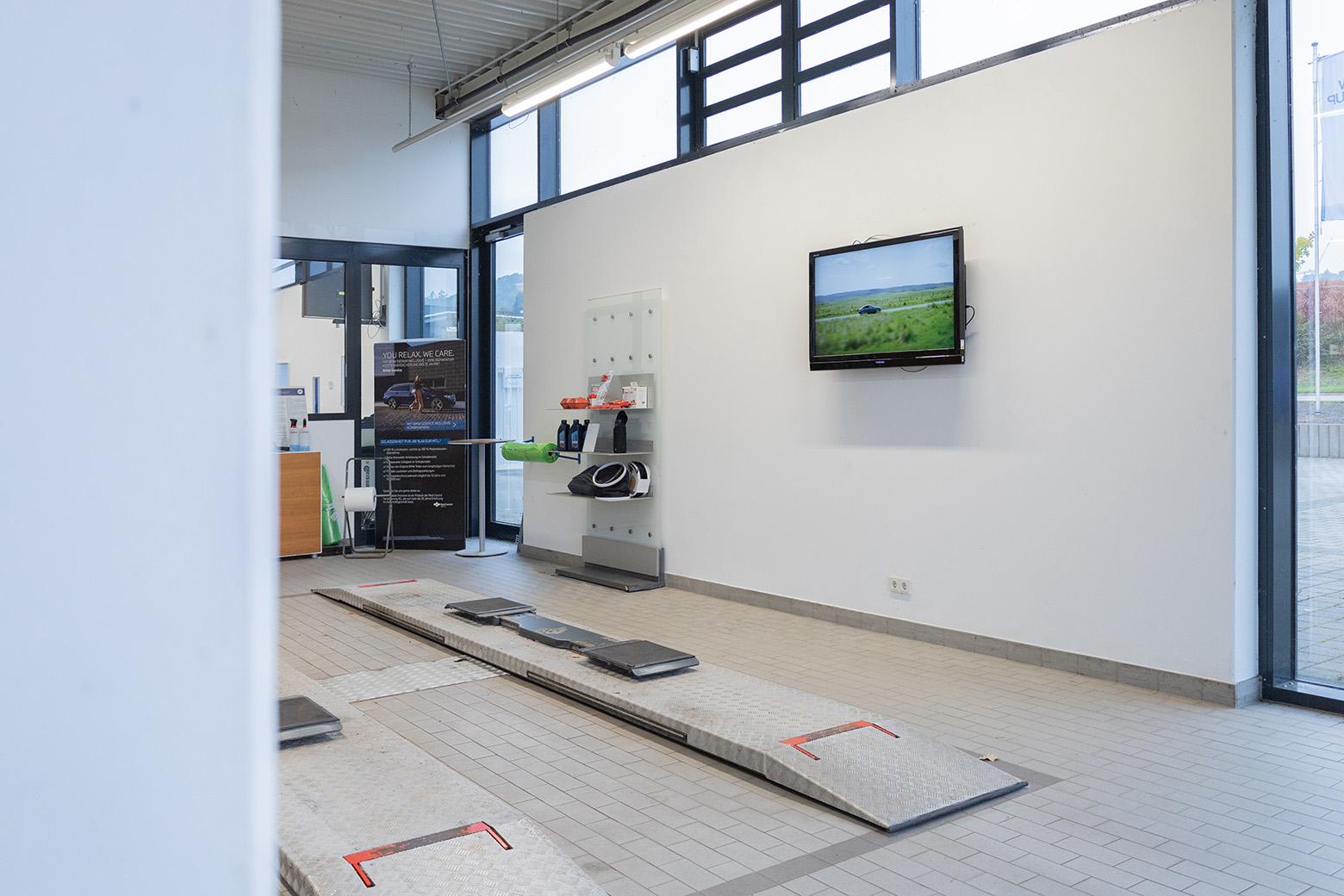 showroom-image-top