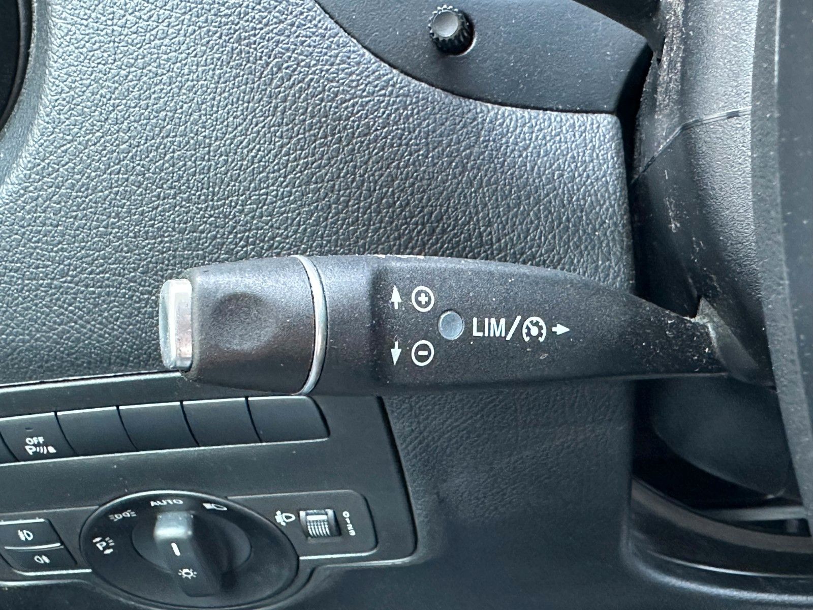 Fahrzeugabbildung Mercedes-Benz Vito 114 CDI Mixto Regal AHK Klima PARKTRONIC