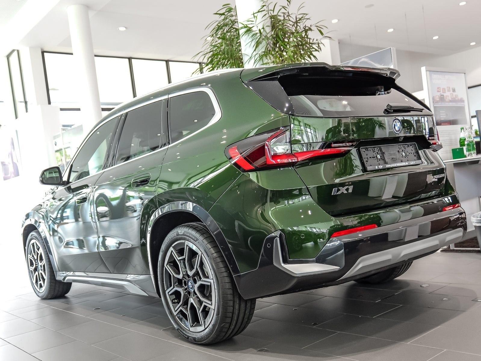 BMW iX1 xDrive30 xLine M Sport PANO ACC AHK RFK LED