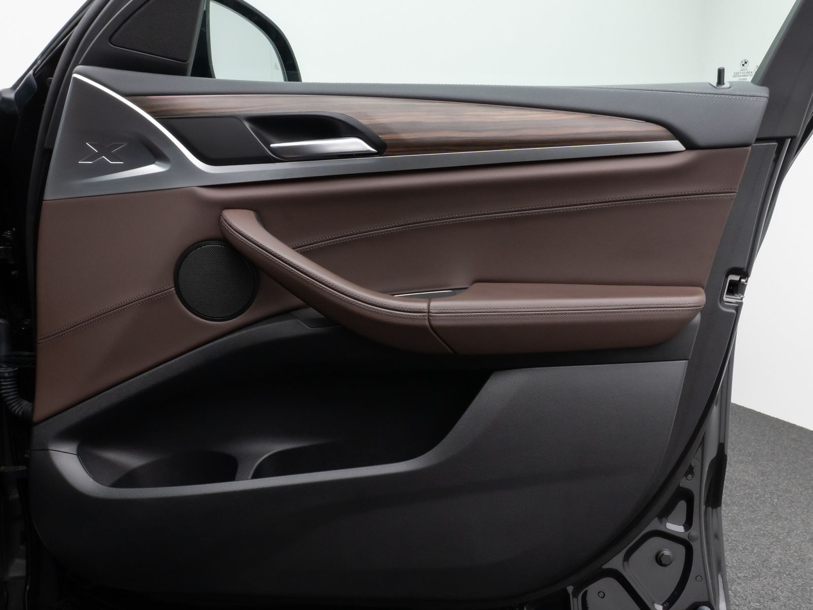 Fahrzeugabbildung BMW X4 M40i Panorama 360°HUD DAB HiFi Komfort AHK