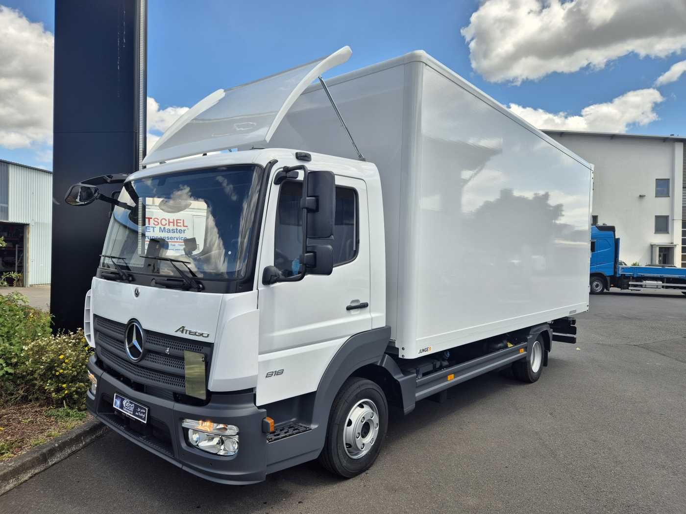 Fahrzeugabbildung Mercedes-Benz Atego 818 L Koffer, 4 Stück vorhanden