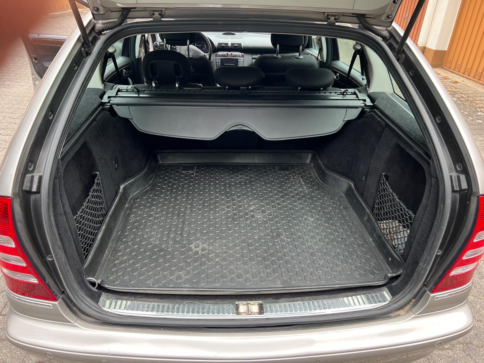 Mercedes-Benz C220 2004 — photo 10