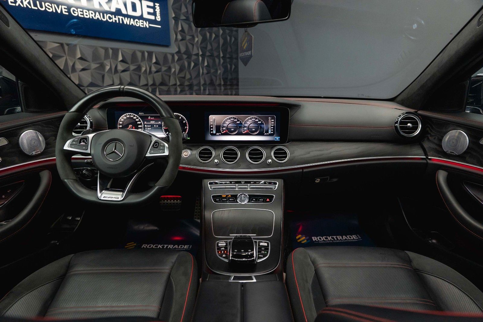 Fahrzeugabbildung Mercedes-Benz E 43 AMG 4Matic Night-Paket *Airmatic*ACC*Pano*