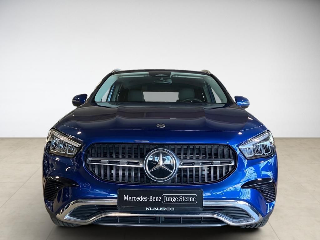 MERCEDES-BENZ GLA 200 Progressive AUT Kam. KlimaA LED LM PDC
