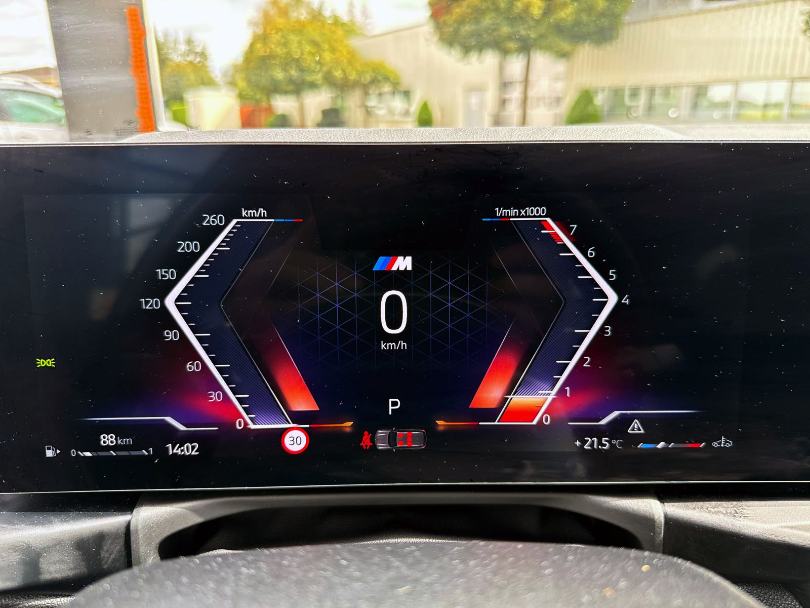 Fahrzeugabbildung BMW 320i Touring Steptr. M-Sport PANO LED KAM H&K BT
