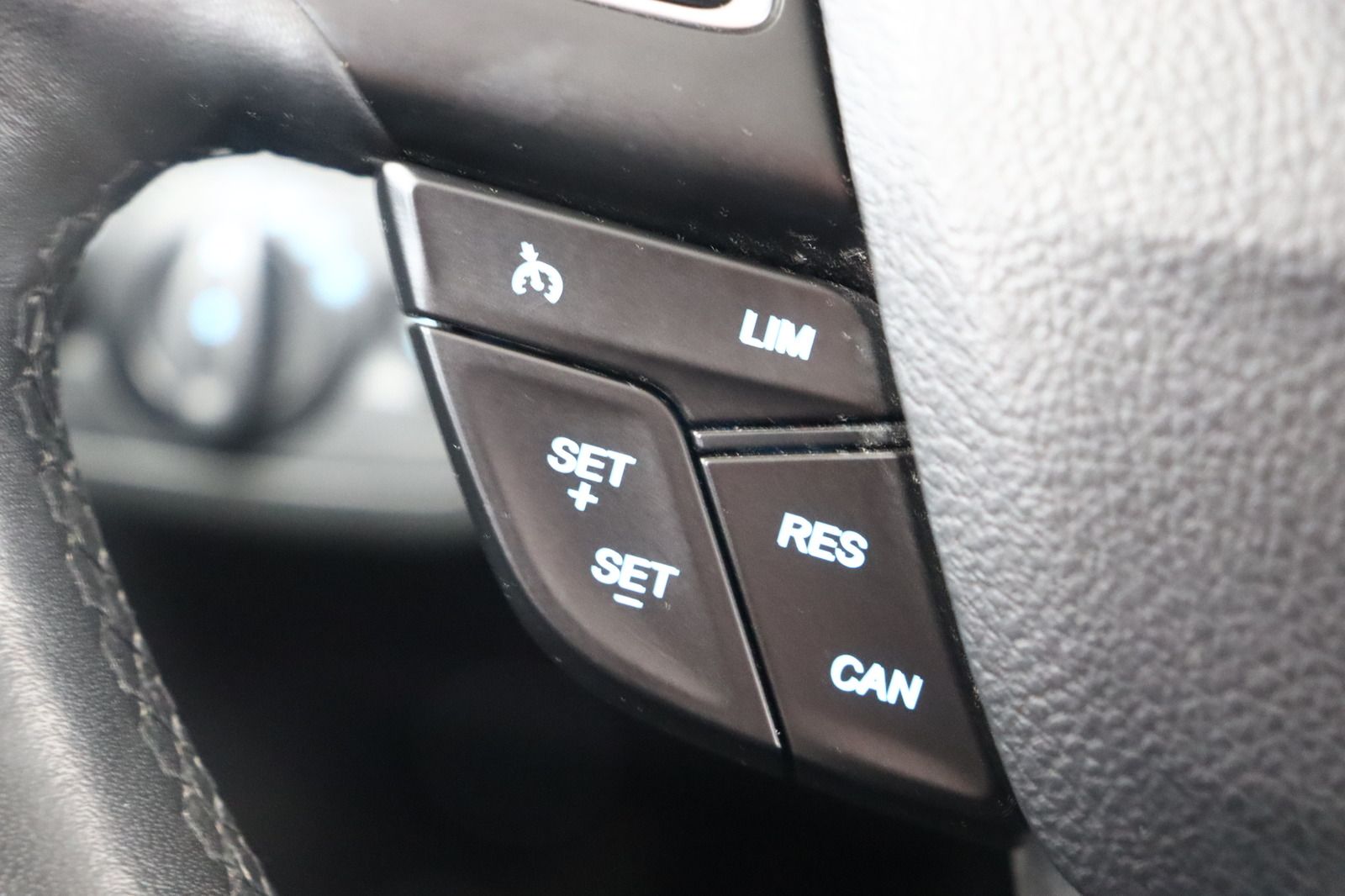 Fahrzeugabbildung Ford C-Max 1.0 * Navi * PDC * SHZ