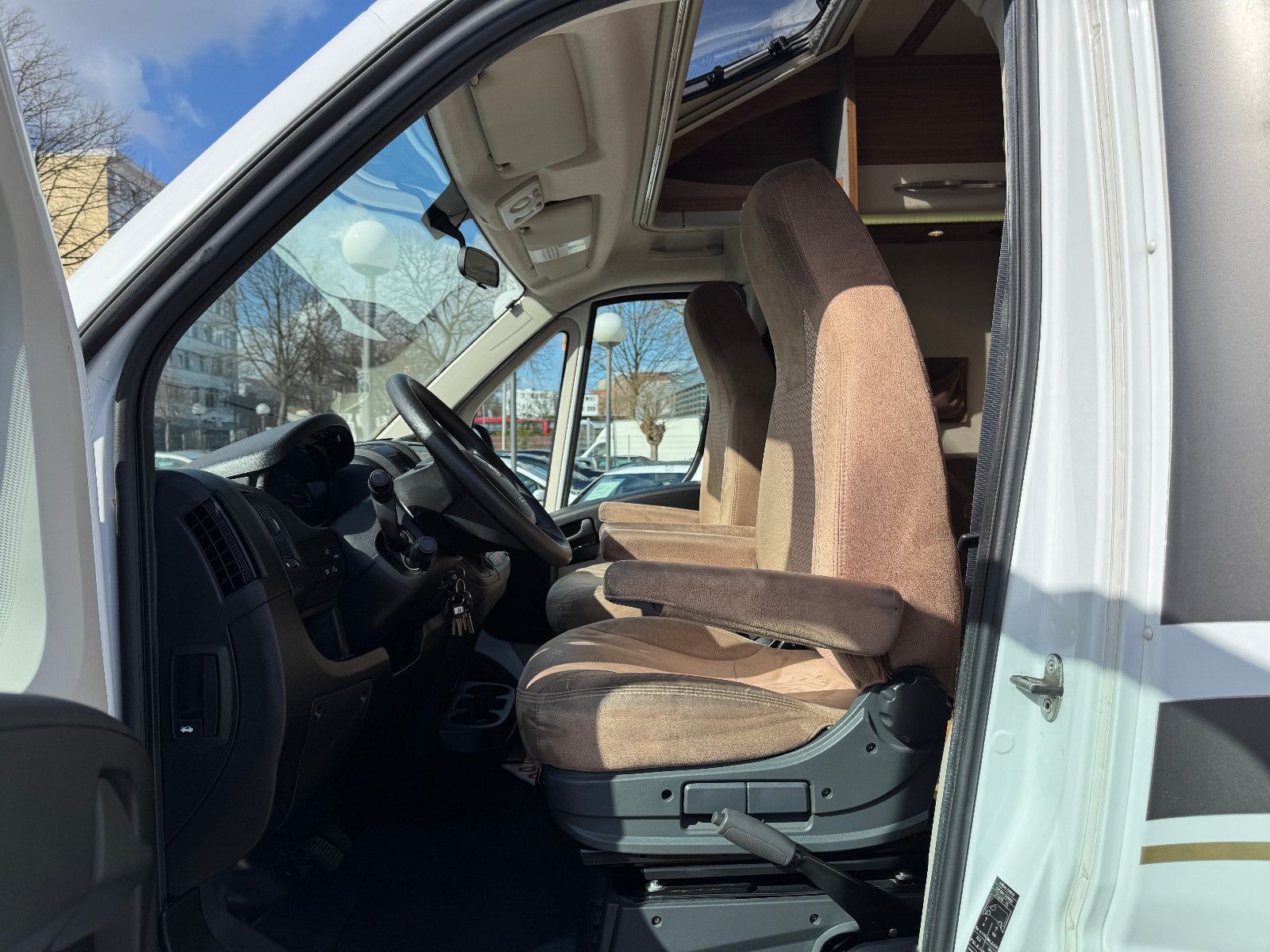 Fahrzeugabbildung Carado T 334 FIAT DUCATO AUTOMATIK SOLAR TV SAT AHK CAM