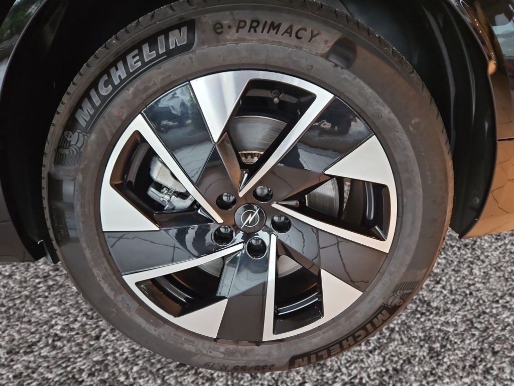 Fahrzeugabbildung Opel Grandland Plug-in-Hybrid 1.6 DI Automatik GS