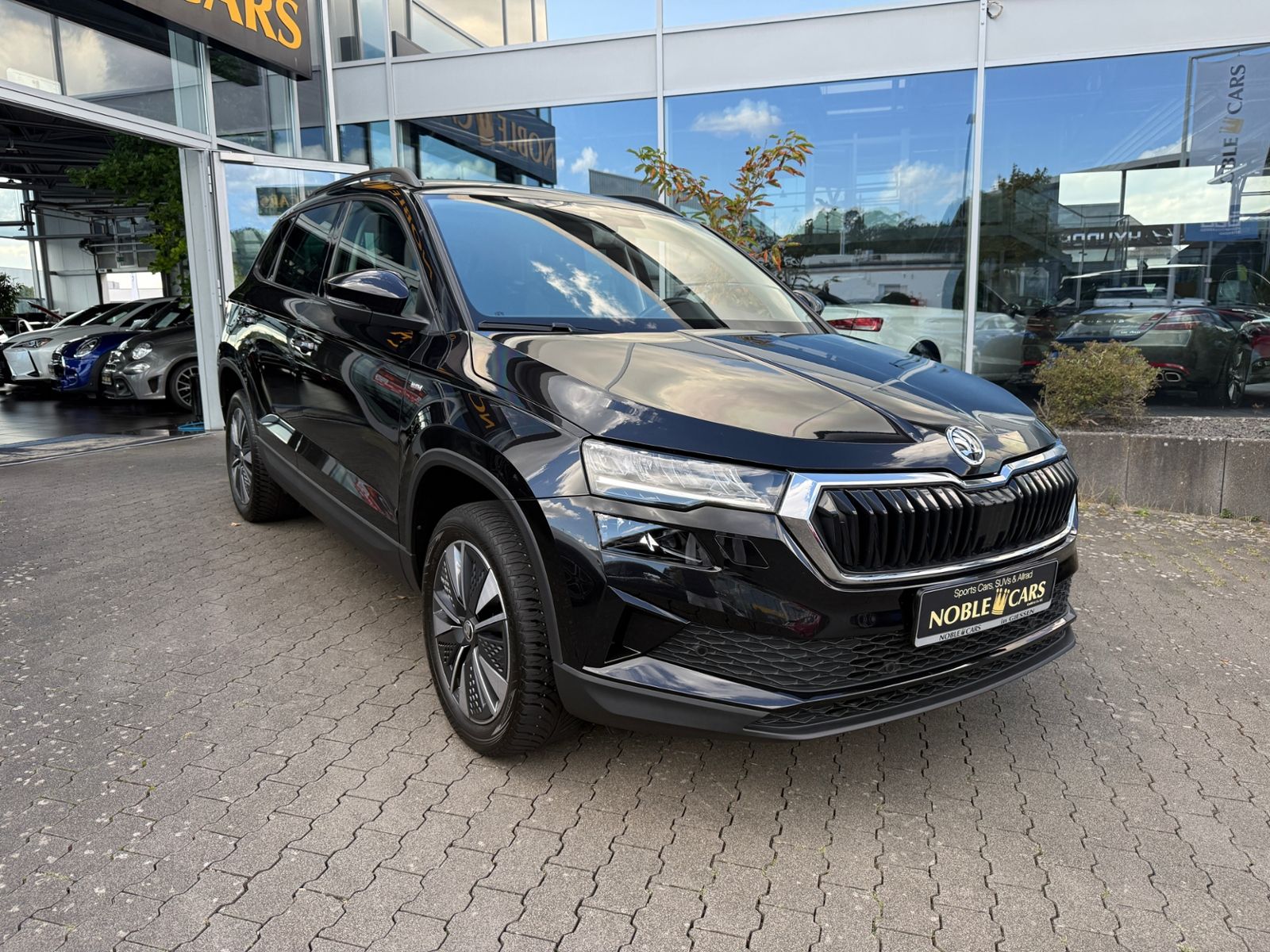 Fahrzeugabbildung SKODA KAROQ 1.5 TSI DSG AHK AMB LED NAVI