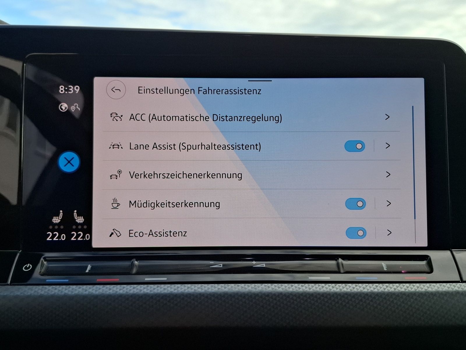 Fahrzeugabbildung Volkswagen Golf VIII TSI Active Standhzg. LEDplus Navi AID