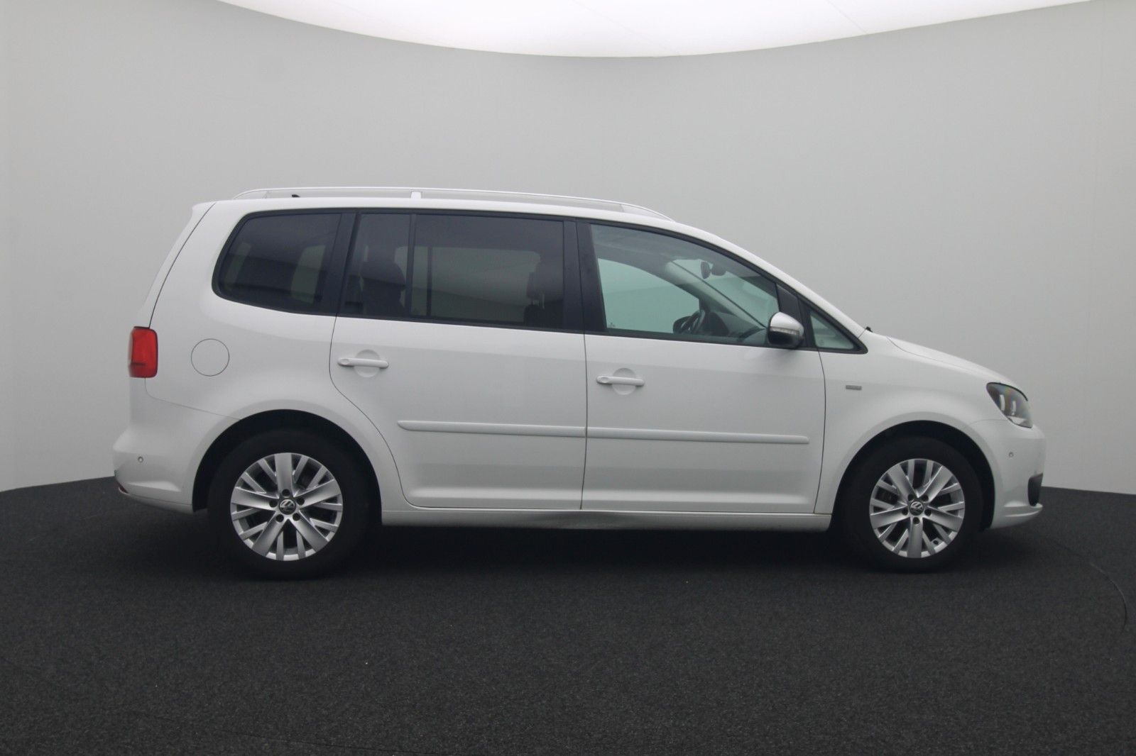 Fahrzeugabbildung Volkswagen Touran Life BMT AHK Navi PDC