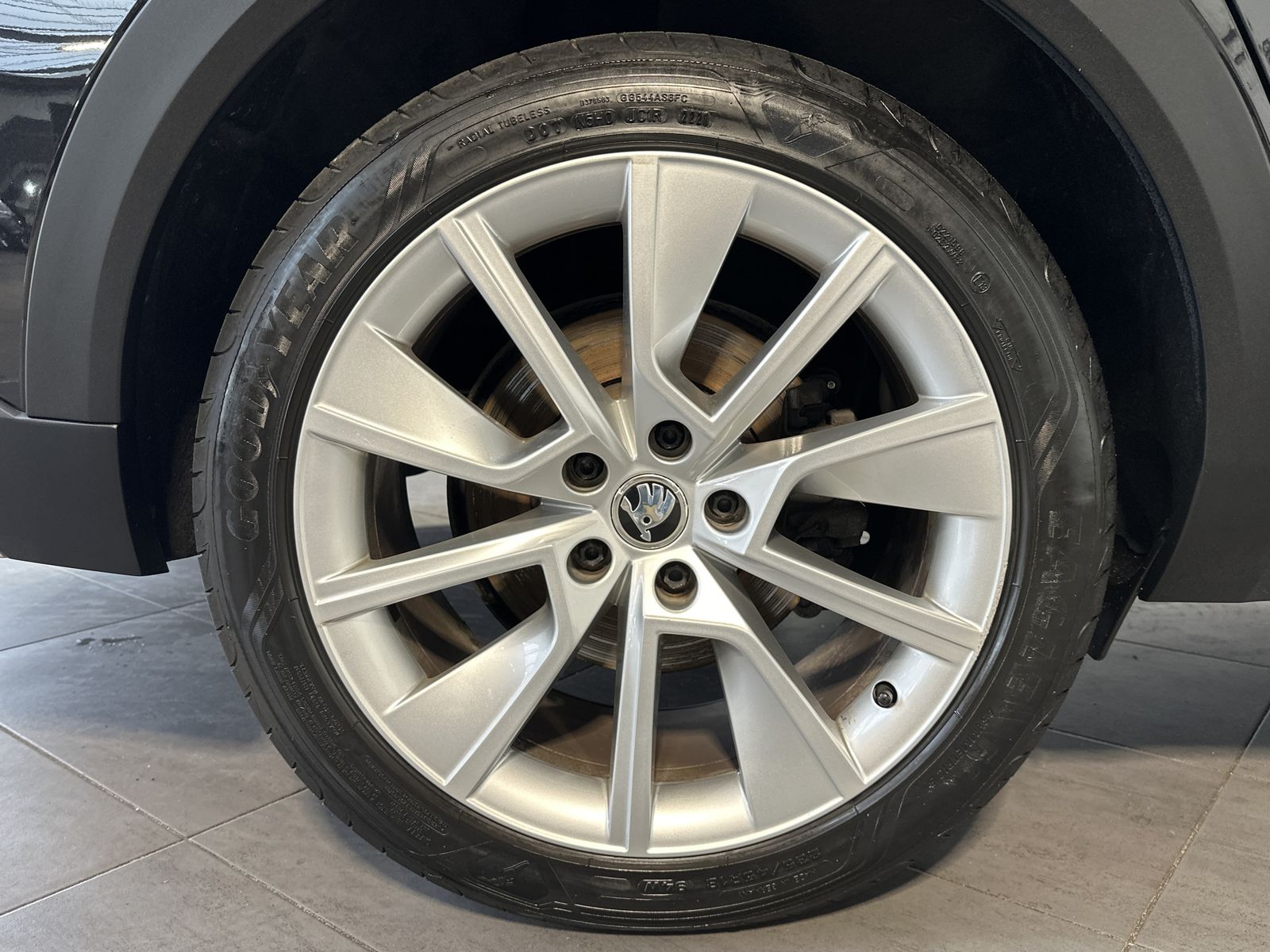 Fahrzeugabbildung SKODA Superb Scout 4x4 NAV+LED+AHK+PANO+DIGDISPLAY+1HD