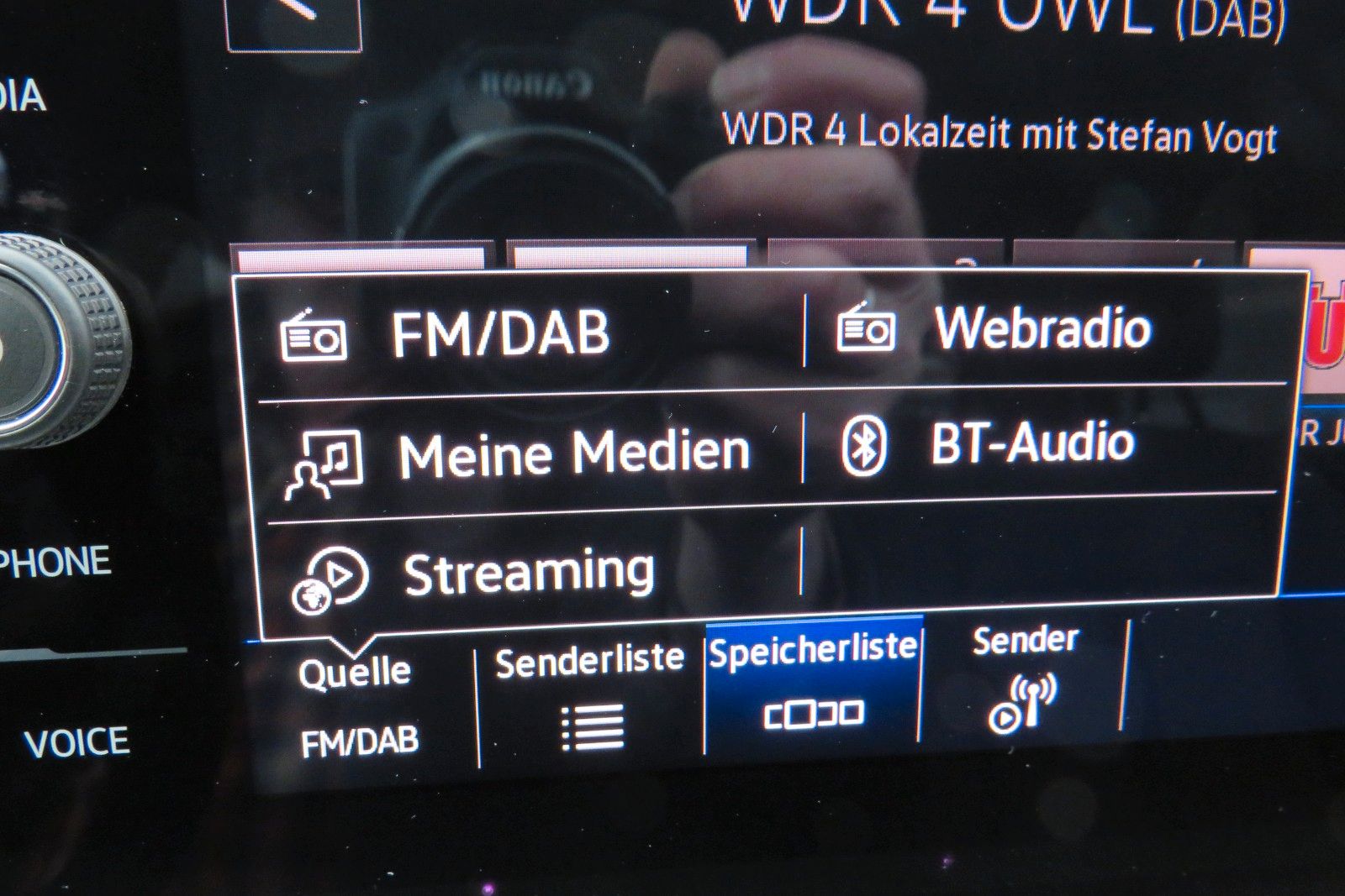 Fahrzeugabbildung Volkswagen T-Roc Life AHK ACC SITZH GJ NAVI APP 1.HD