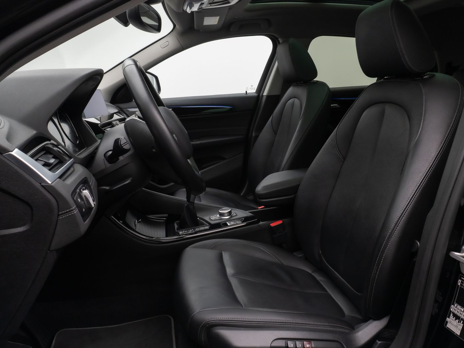 Fahrzeugabbildung BMW X2 sD18i Panorama Parkassist DAB HiFi AHK LED