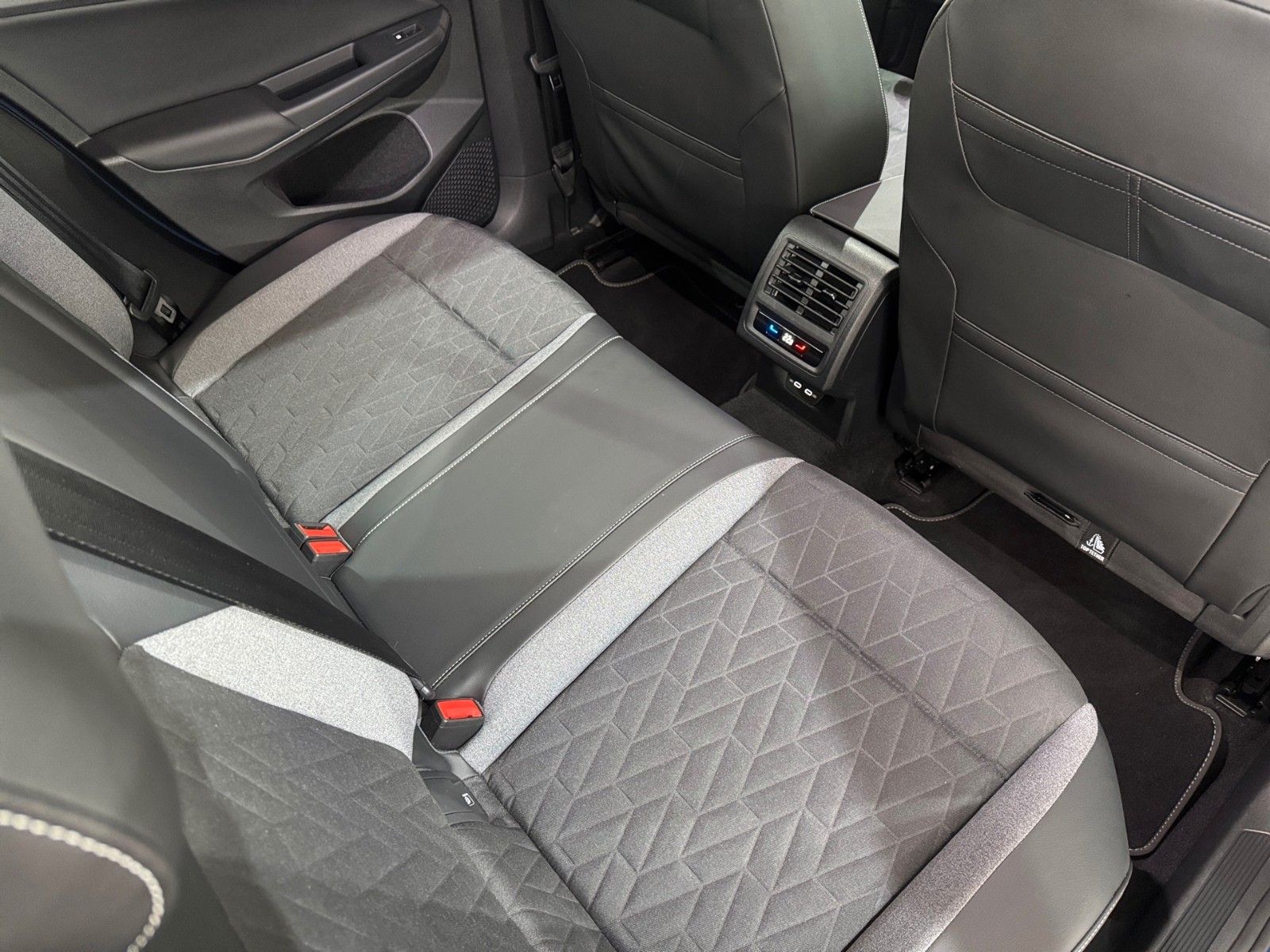 Fahrzeugabbildung Volkswagen Golf VIII Life GOAL 1.5 eTSI