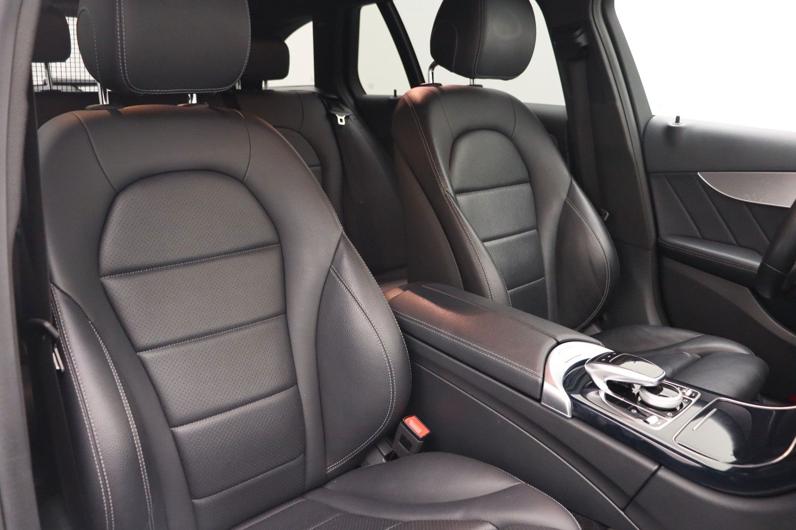 Fahrzeugabbildung Mercedes-Benz C 220d T-Modell 4Matic AMG-Line Night-Paket