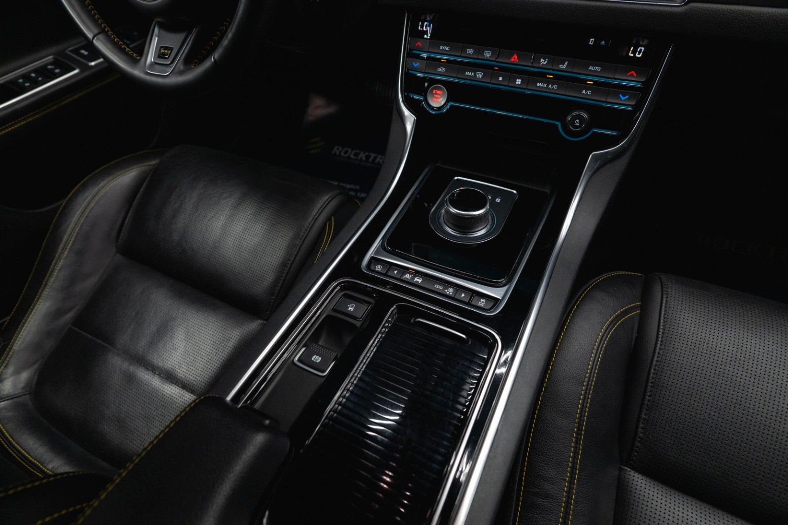 Fahrzeugabbildung Jaguar XF 300 Sport Black Edition | Pano | LED | 20Zoll