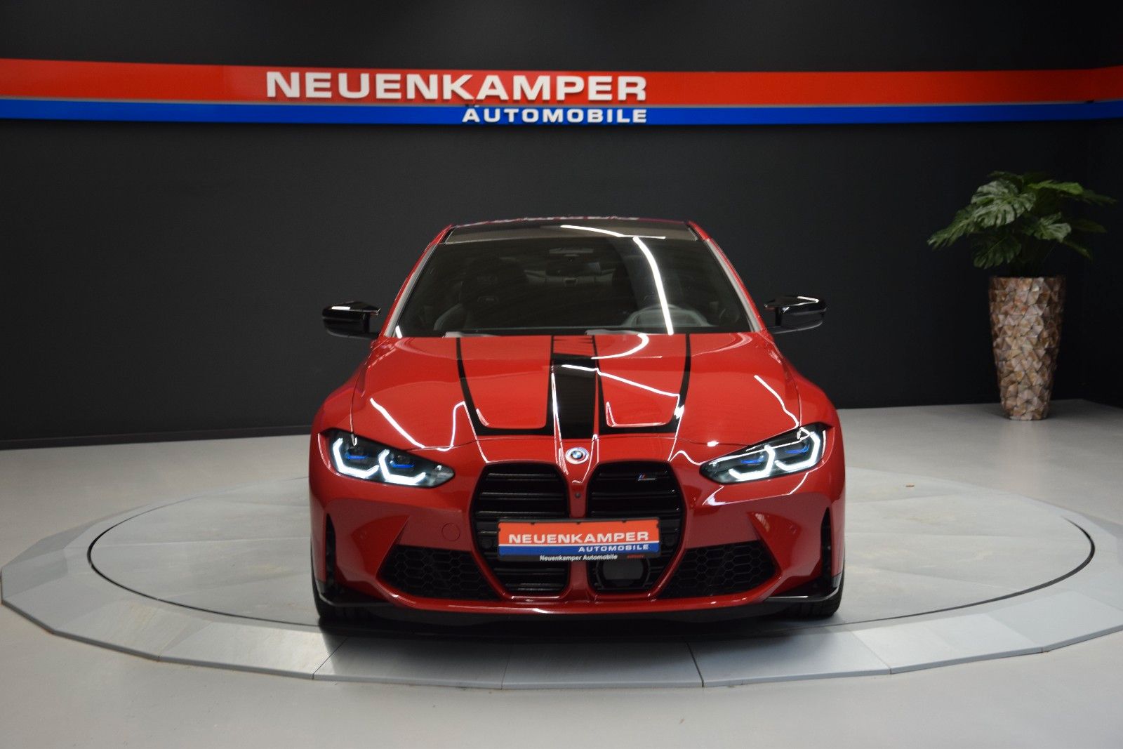 BMW M4 Coupe xDrive Competition 50 Jahre Edition imagem 2