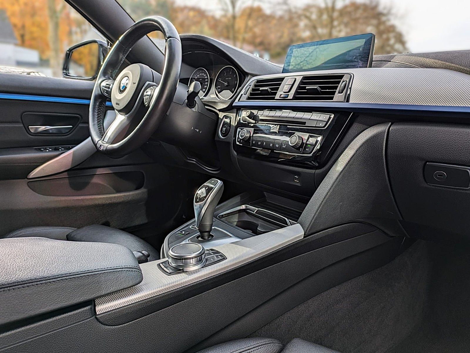 Fahrzeugabbildung BMW 420d Gran Coupe M SPORT SAG LEDER NAVI HUD LED