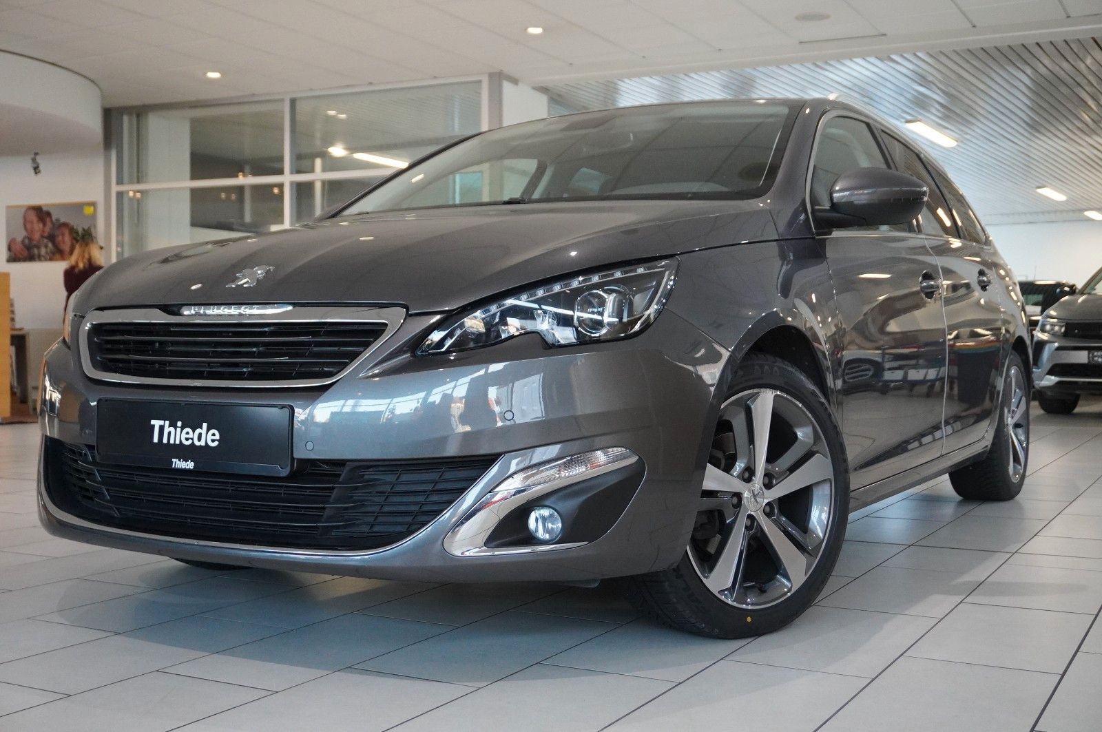 Fahrzeugabbildung Peugeot 308 SW 1.2T ALLURE NAVI/LED/KAMERA/SHZ/SPORT/AHK