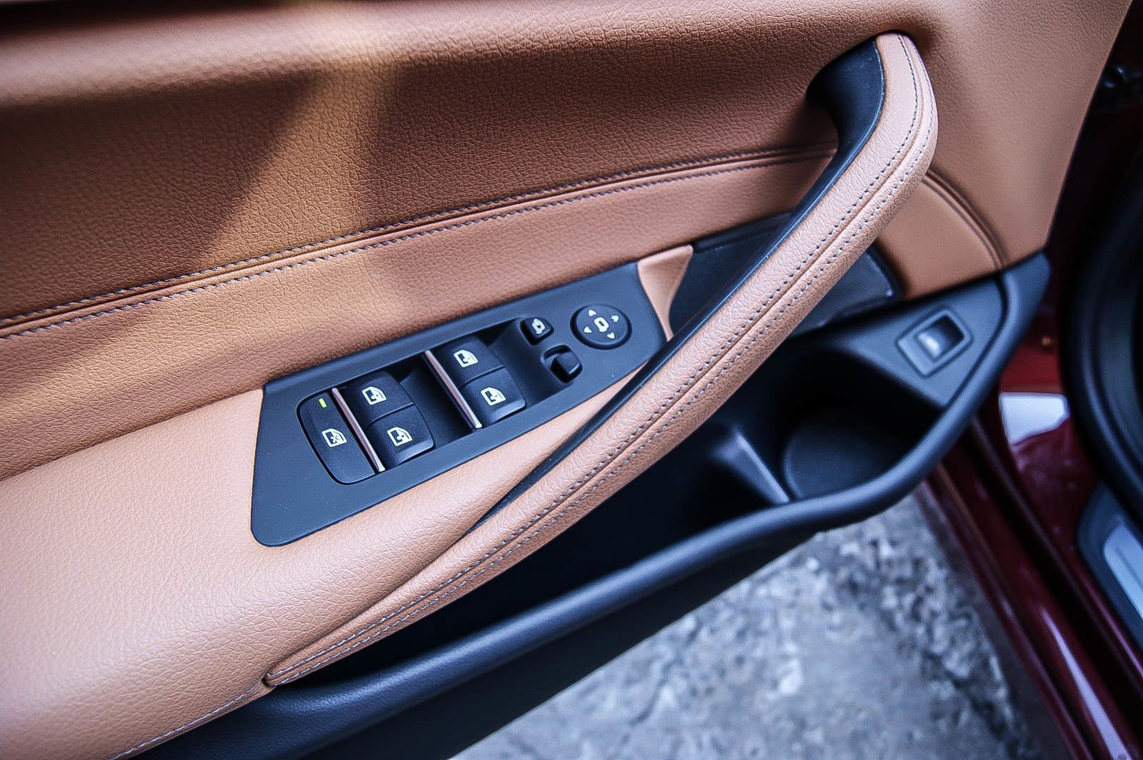 Fahrzeugabbildung BMW 530 d Touring H&K SOUND PANORAMA AVENTURINROT 3