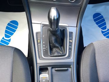 Volkswagen Golf VII Lim. 1.6 TDI DSG*NAVI*PARKPILOT*SHZ*