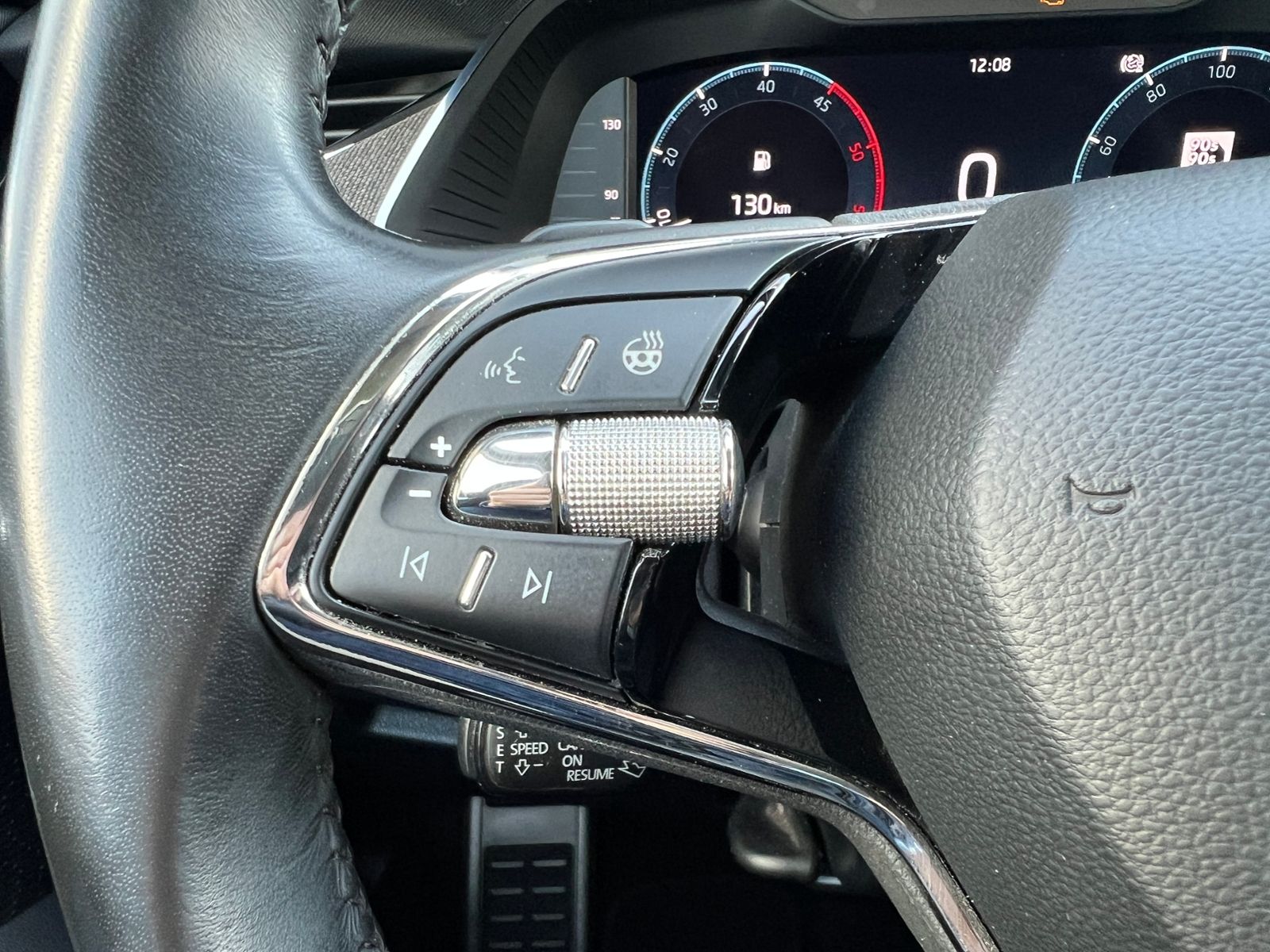 Fahrzeugabbildung SKODA Octavia Combi Scout 2.0 TDI DSG 4x4 *AHK, Navi,