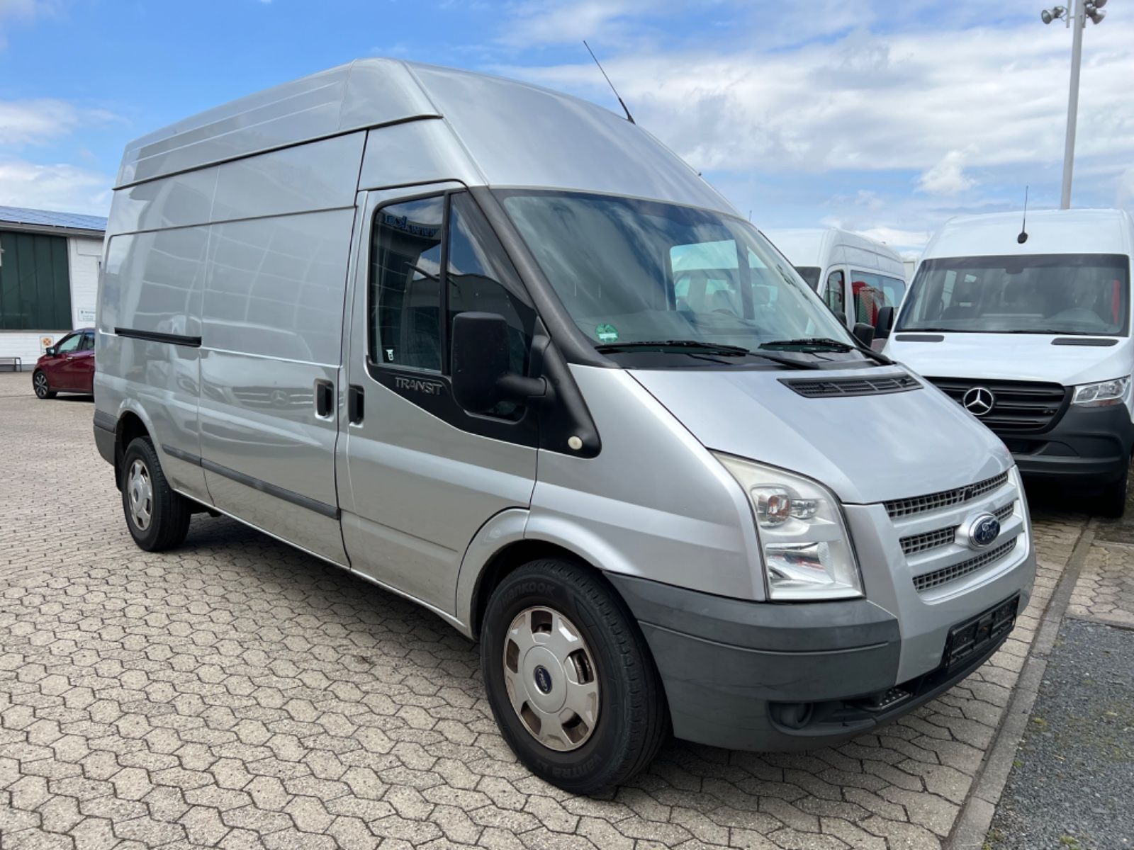 Fahrzeugabbildung Ford Transit KLIMA FT 350 L Trend LKW Kasten Export