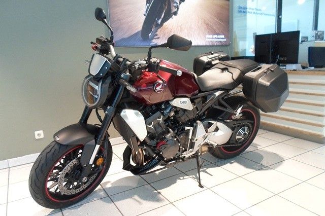 Fahrzeugabbildung Honda CB1000R mit Seitenkoffer