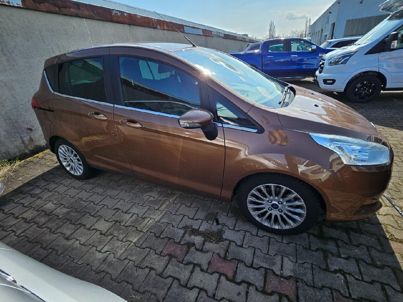 Fahrzeugabbildung Ford B-MAX Titanium klappernder Motor