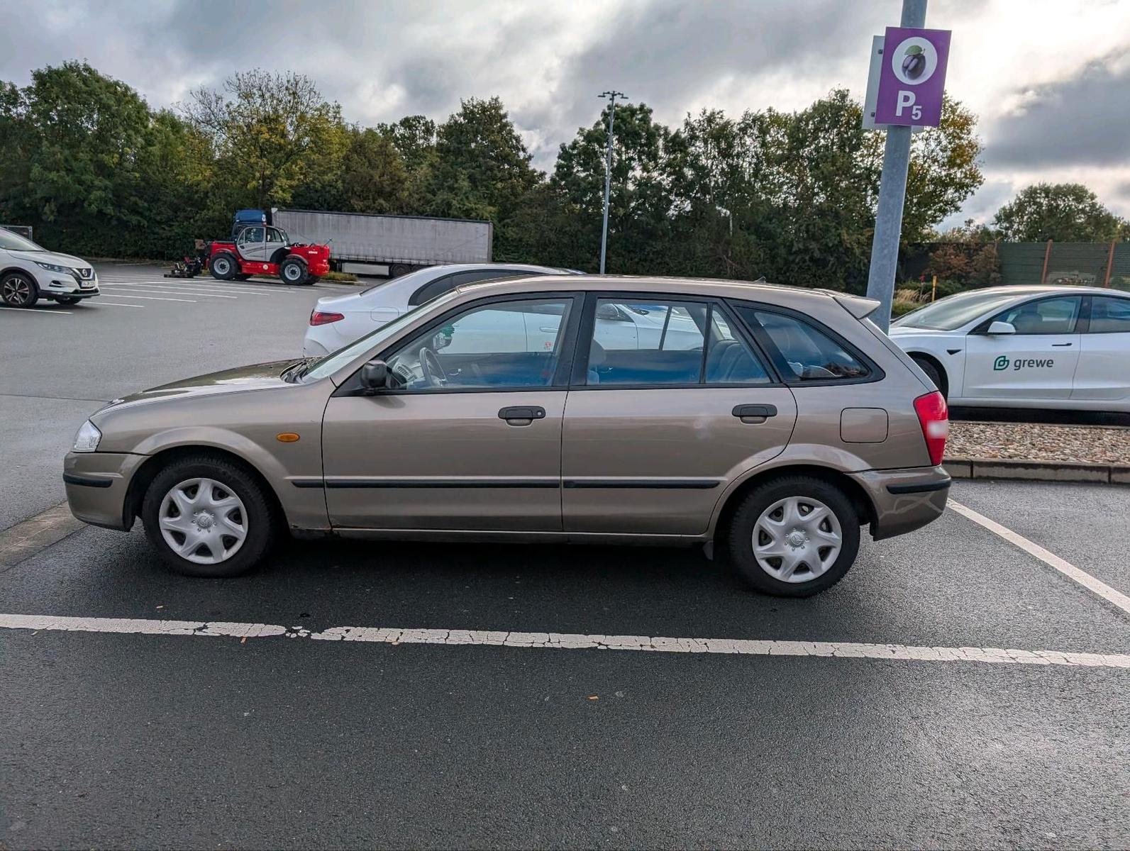 Mazda 323