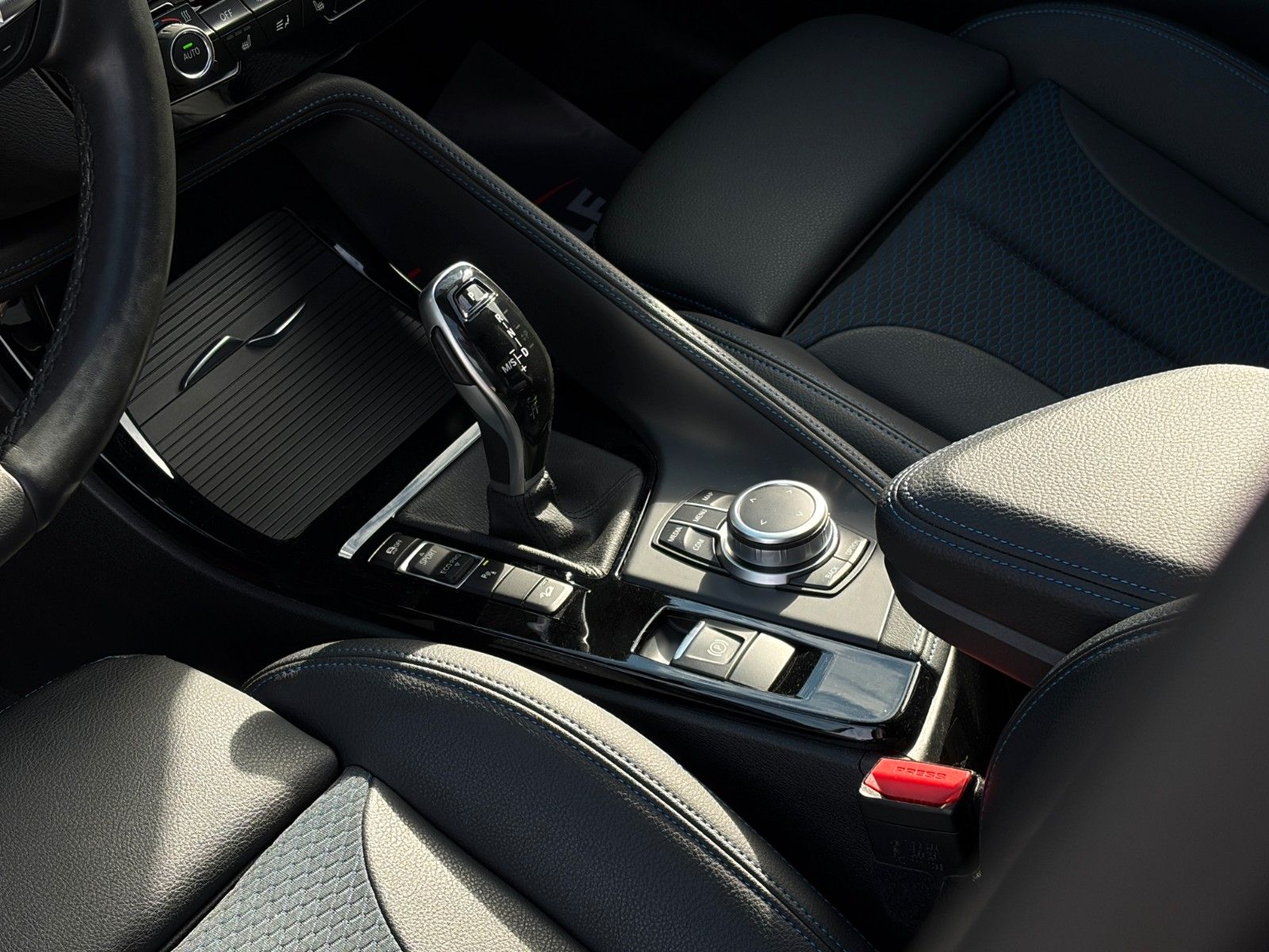 Fahrzeugabbildung BMW X1 xDr. 25d M Sport 2Z-Klima Pano H&K CAM CarPl.
