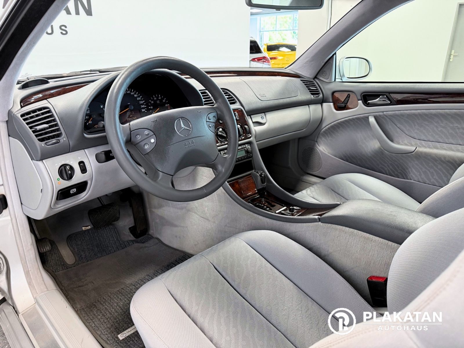 Fahrzeugabbildung Mercedes-Benz CLK 320 Elegance V6 Tempomat MB-Service