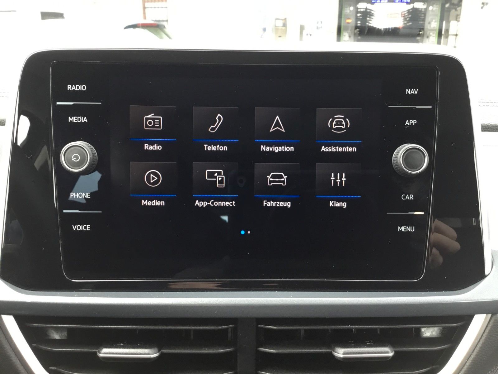 Fahrzeugabbildung Volkswagen T-Roc 1.5 TSI DSG Style+AHK+MatrixLED+ACC+Pano