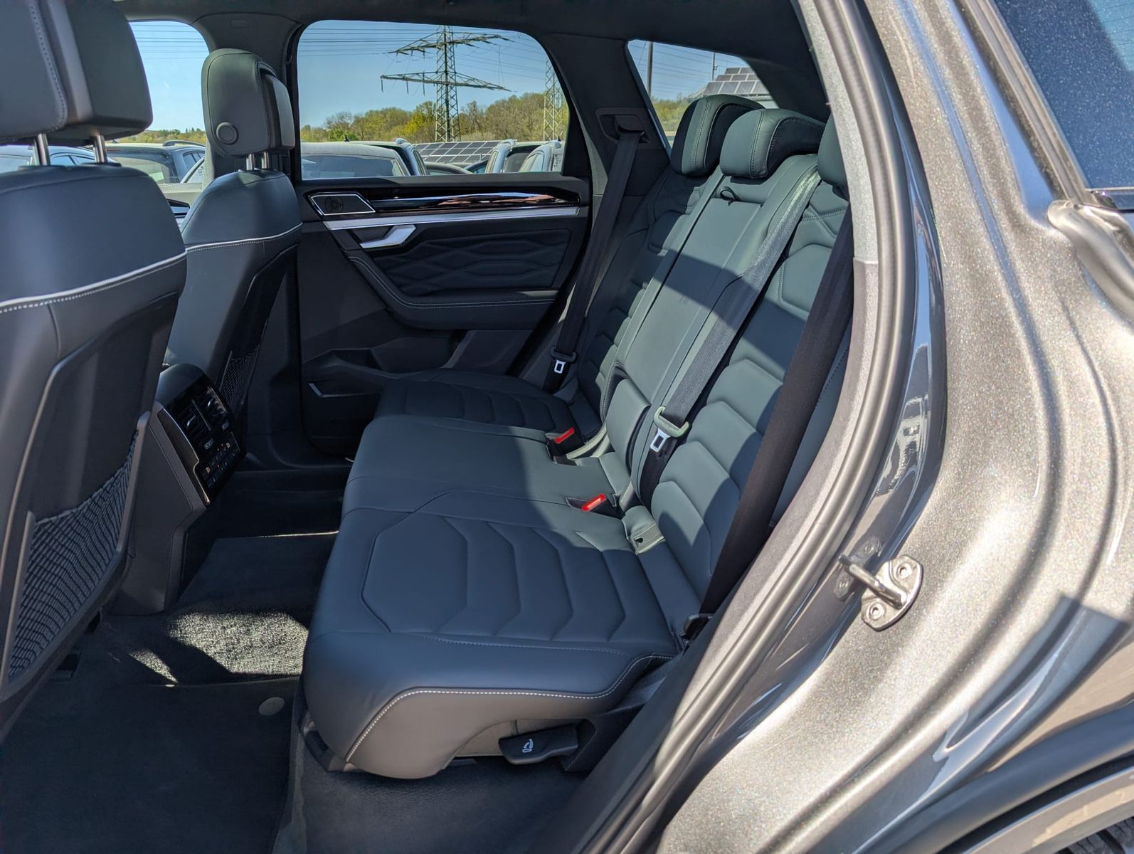 Fahrzeugabbildung Volkswagen Touareg 3.0TDI 4M R-Line VOLL Black 22" UPE 114T