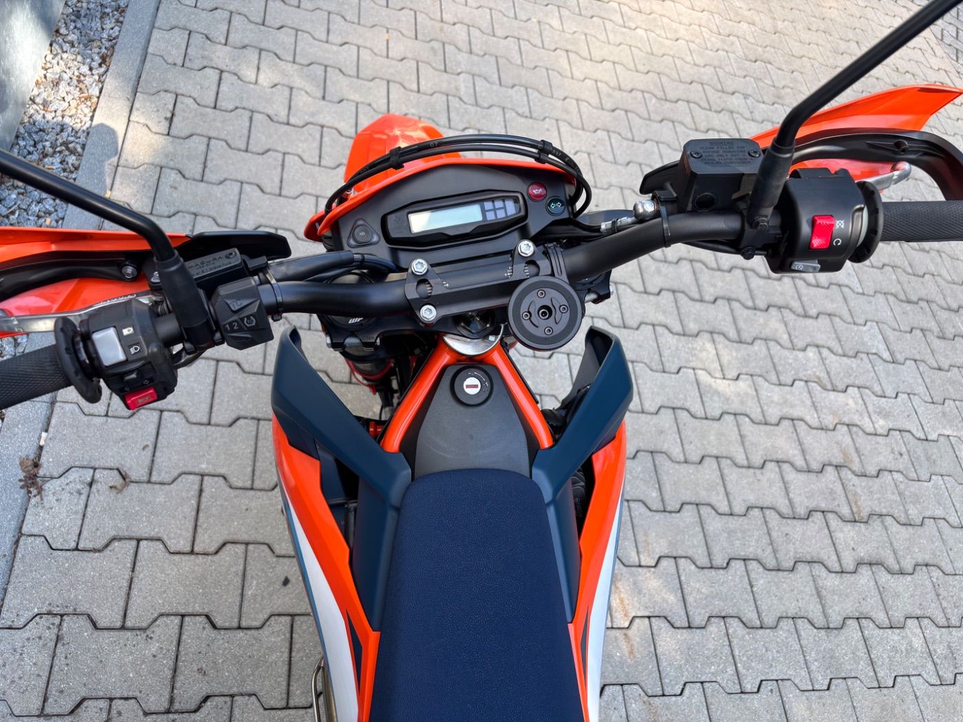 Fahrzeugabbildung KTM 690 SMC-R kurzer Kennzeichenhalter Remus
