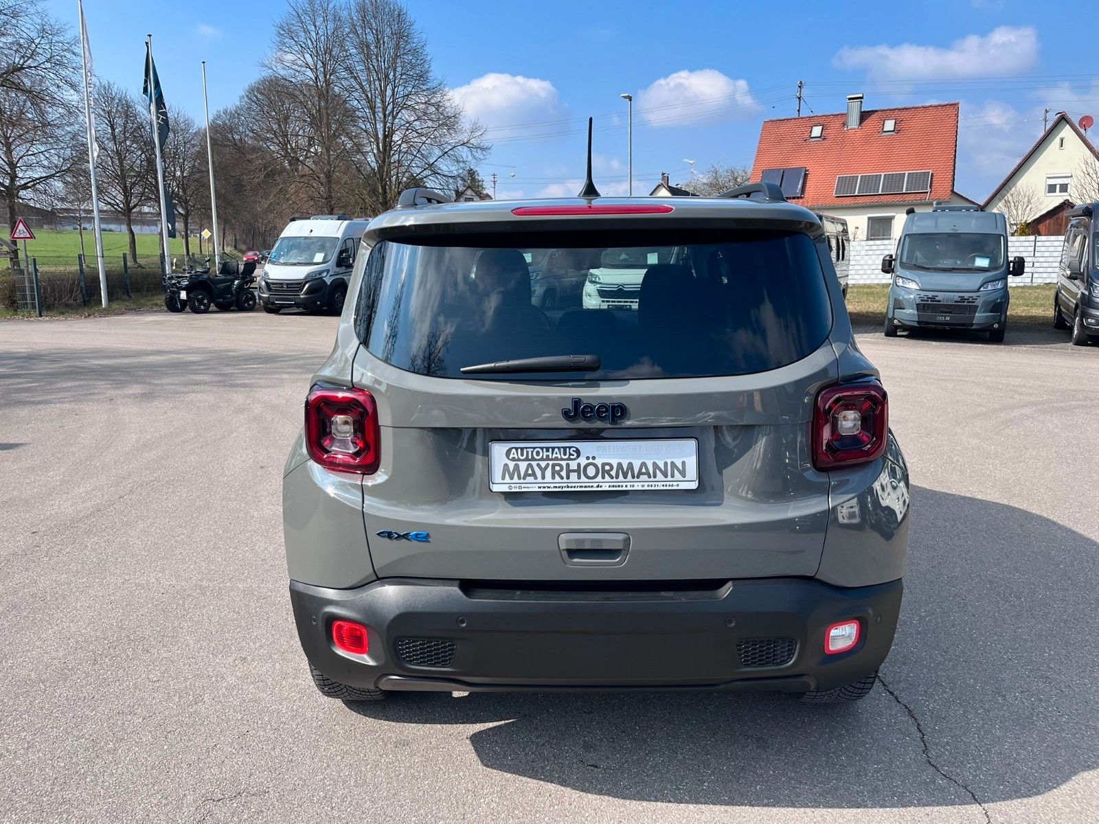 Fahrzeugabbildung Jeep Renegade Limited Plug-In Garantie Navi AWD uvm.