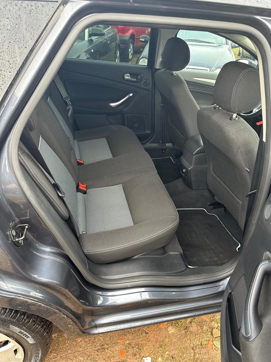 Ford Mondeo 2010 — photo 10