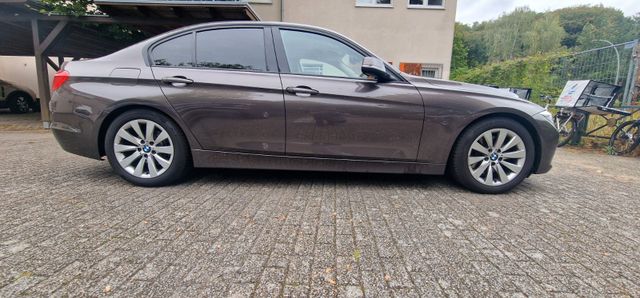 BMW 328i -