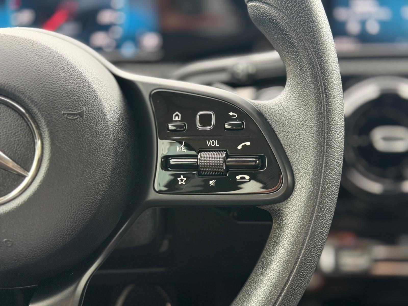 Mercedes-Benz A-Class d 8G-DCT CarPlay Spur DAB MBUX PDC SHZ Alu, миниатюра 17