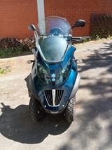 Piaggio MP3 - PIAGGIO TRIKE