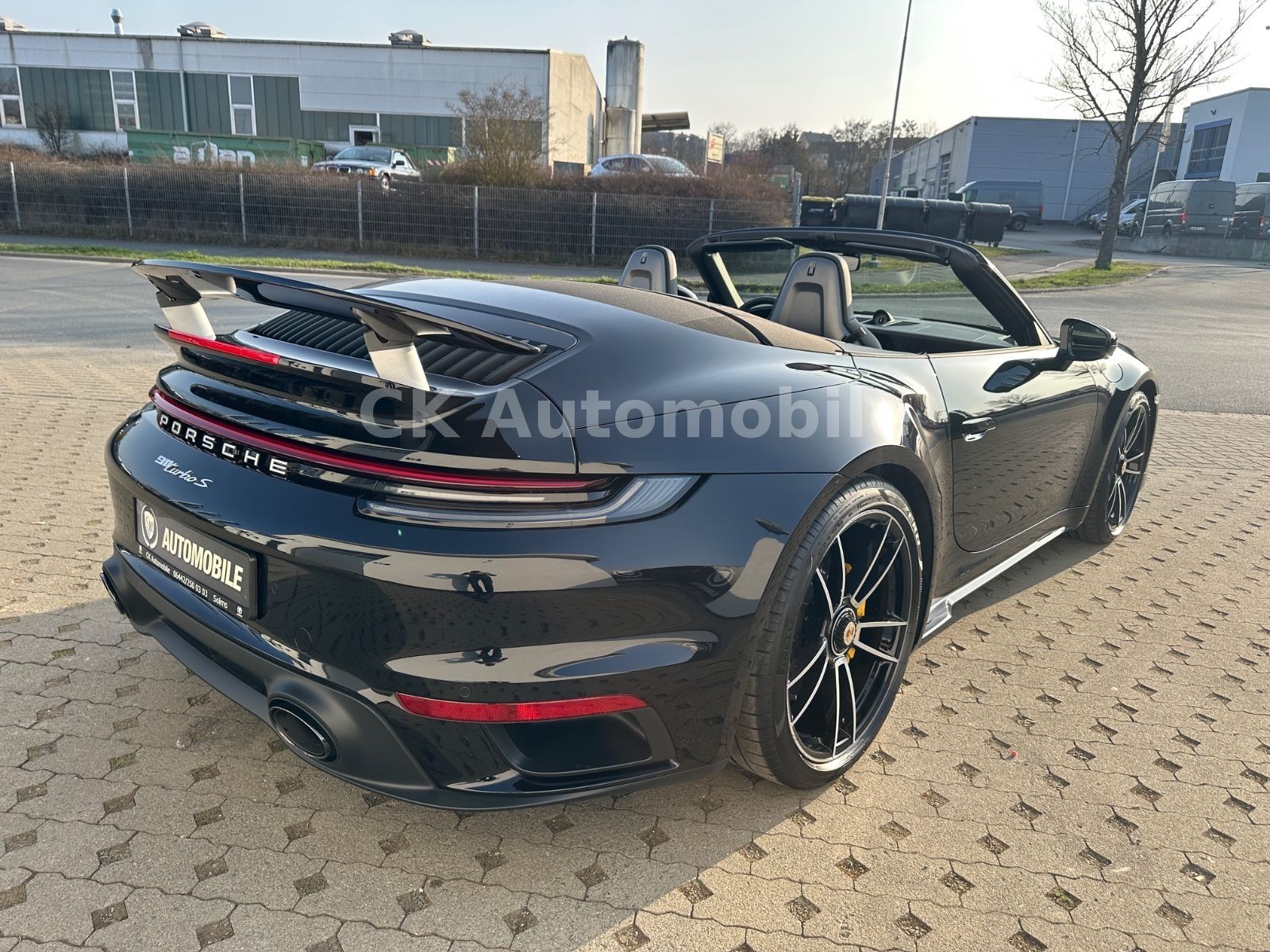 Fahrzeugabbildung Porsche 911 Turbo S Cabriolet Sport-Chrono/360°/ACC/LED
