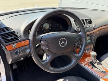 Mercedes E 220 - 12