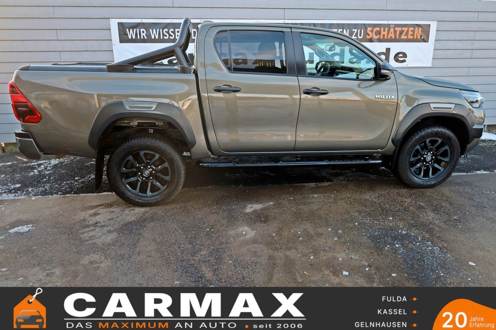 Fahrzeugabbildung Toyota Hilux 2.8 D-4D Invincible, Rollbügel, Rollo, AHK