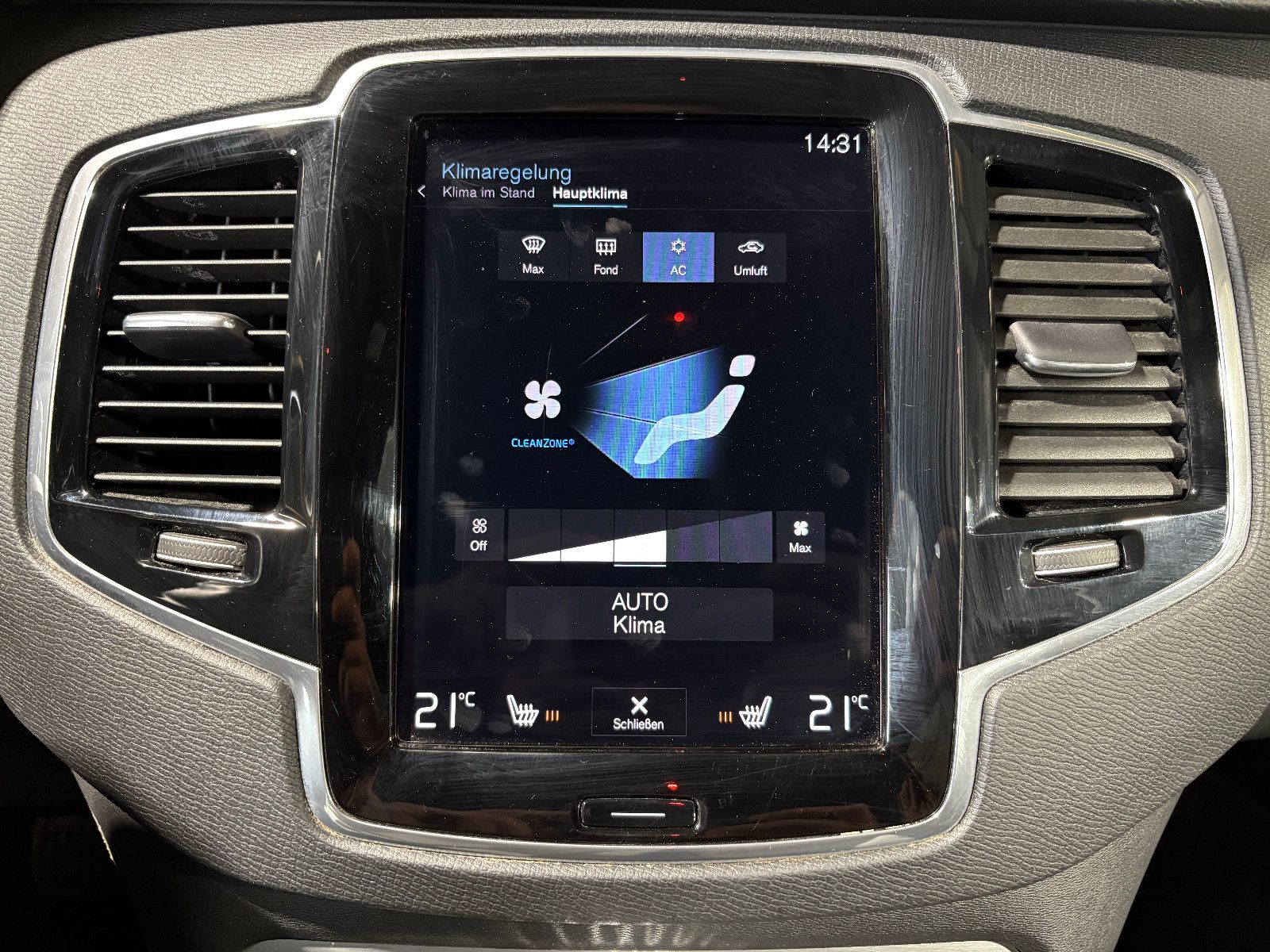 Fahrzeugabbildung Volvo XC90 Momentum AWD/NAVI/KAMERA/APPLE/KLIMA/SHZ