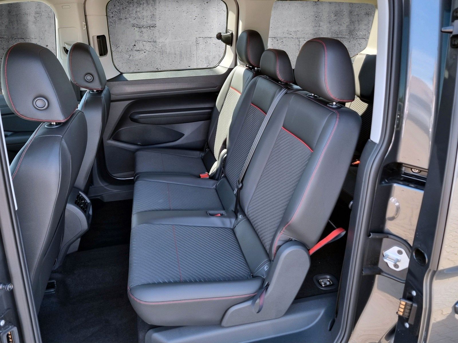 Fahrzeugabbildung Ford Grand Tourneo Connect Sport L2 *Navi*LED*