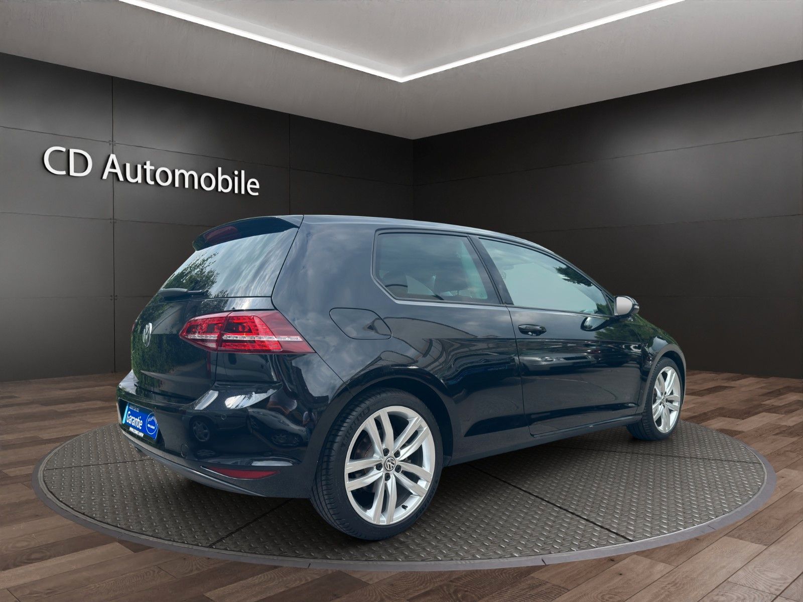 Fahrzeugabbildung Volkswagen Golf VII Lim. Highline BMT Automatik/Navi/Kamara