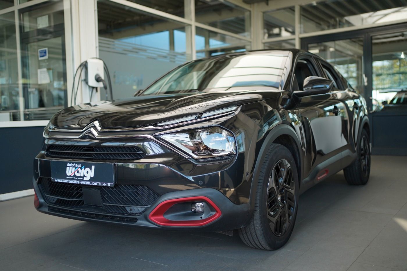 Fahrzeugabbildung Citroën C4 PureTech 155 EAT8 Shine Automatik Leder Navi