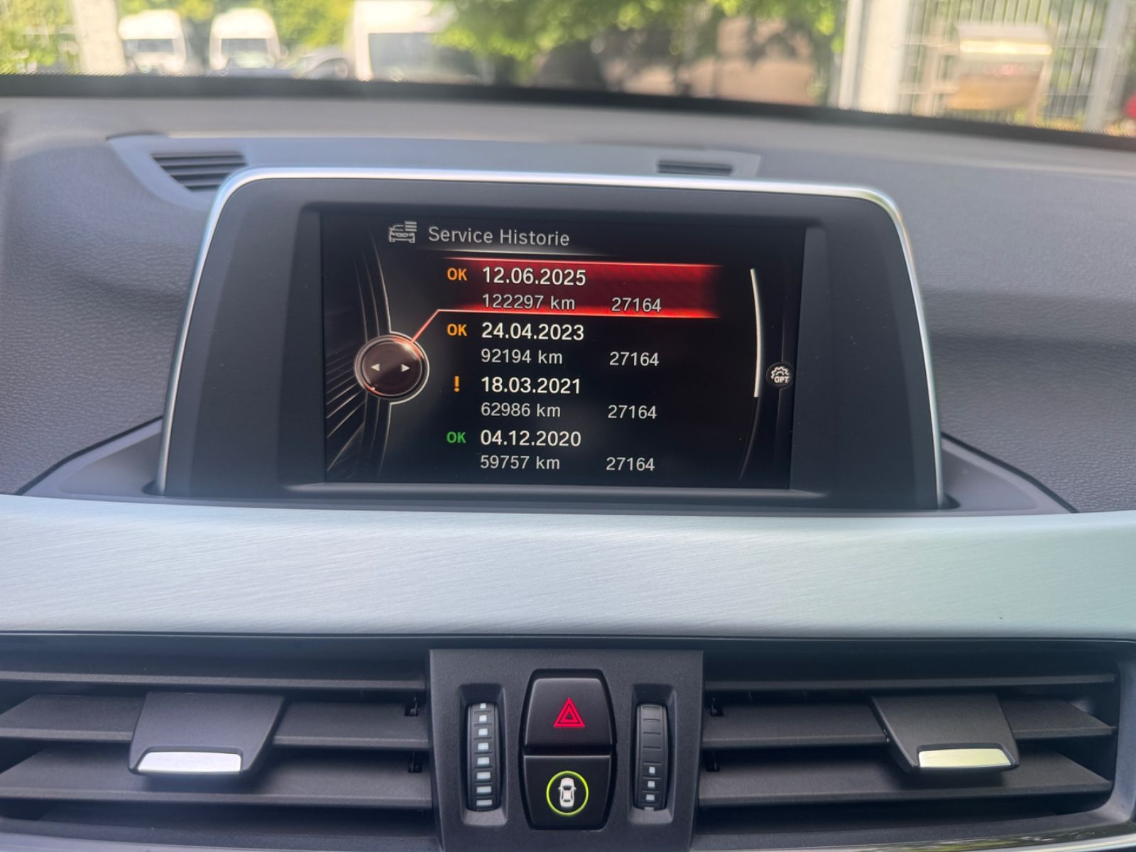 Fahrzeugabbildung BMW X1 sDrive 18 i Sport Line Navi+Sitzheizung